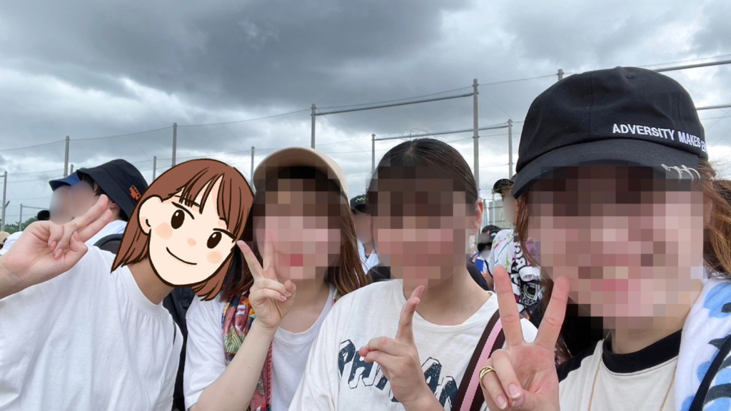 女子大学生4人
