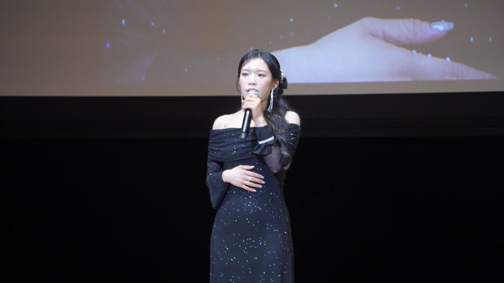 マーケラボ事業者、辰己 桃加さんのスピーチの様子