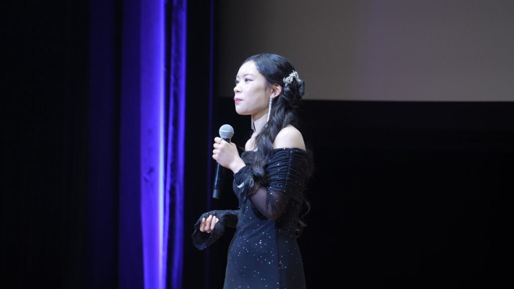 マーケラボ事業者、辰己 桃加さんのスピーチの様子